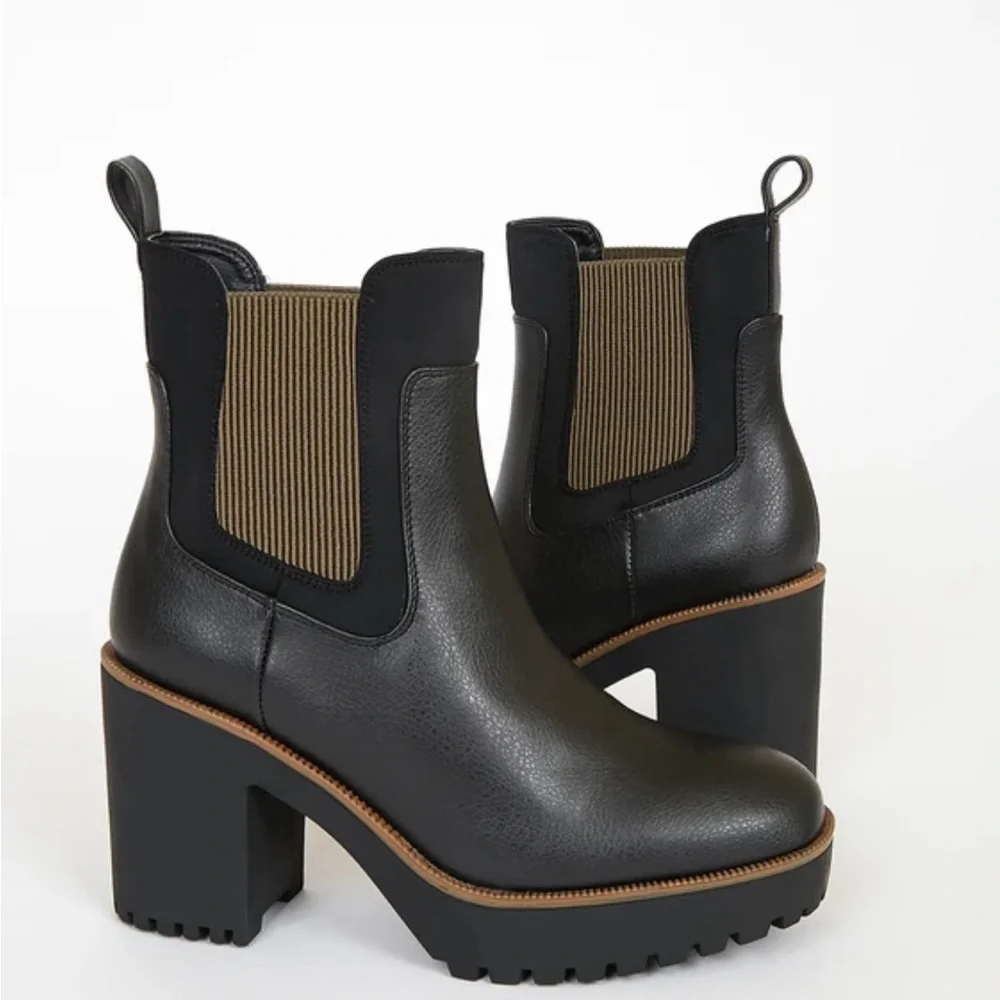 Chinese Laundry Good Day Black Platform Ankle Boot Size 6